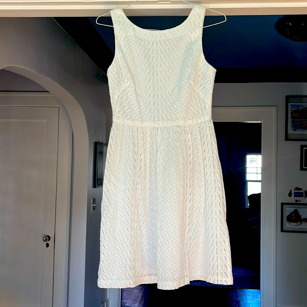 Trina Turk 💯 % Cotton & Cotton lined White eyelet summer fitnflare sz6 dress EUC